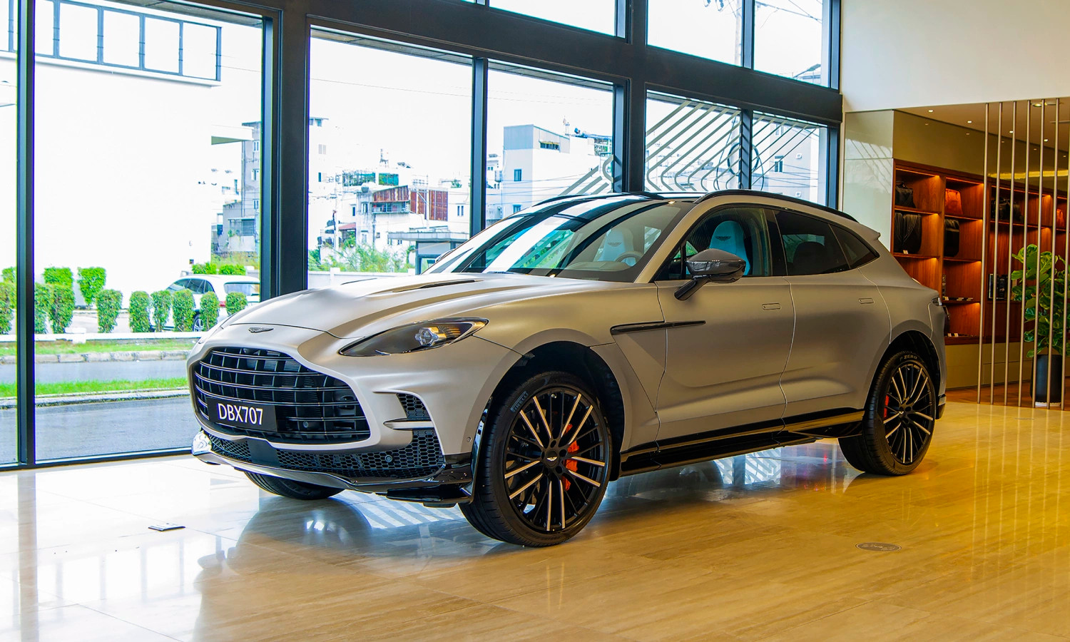 Ảnh Aston Martin DBX