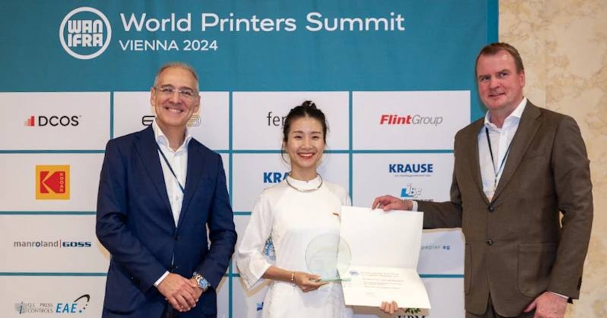 Phụ san panorama Chiến dịch Điện Biên Phủ của Báo Nhân Dân nhận Giải thưởng đổi mới và phát triển báo in bền vững tại Áo